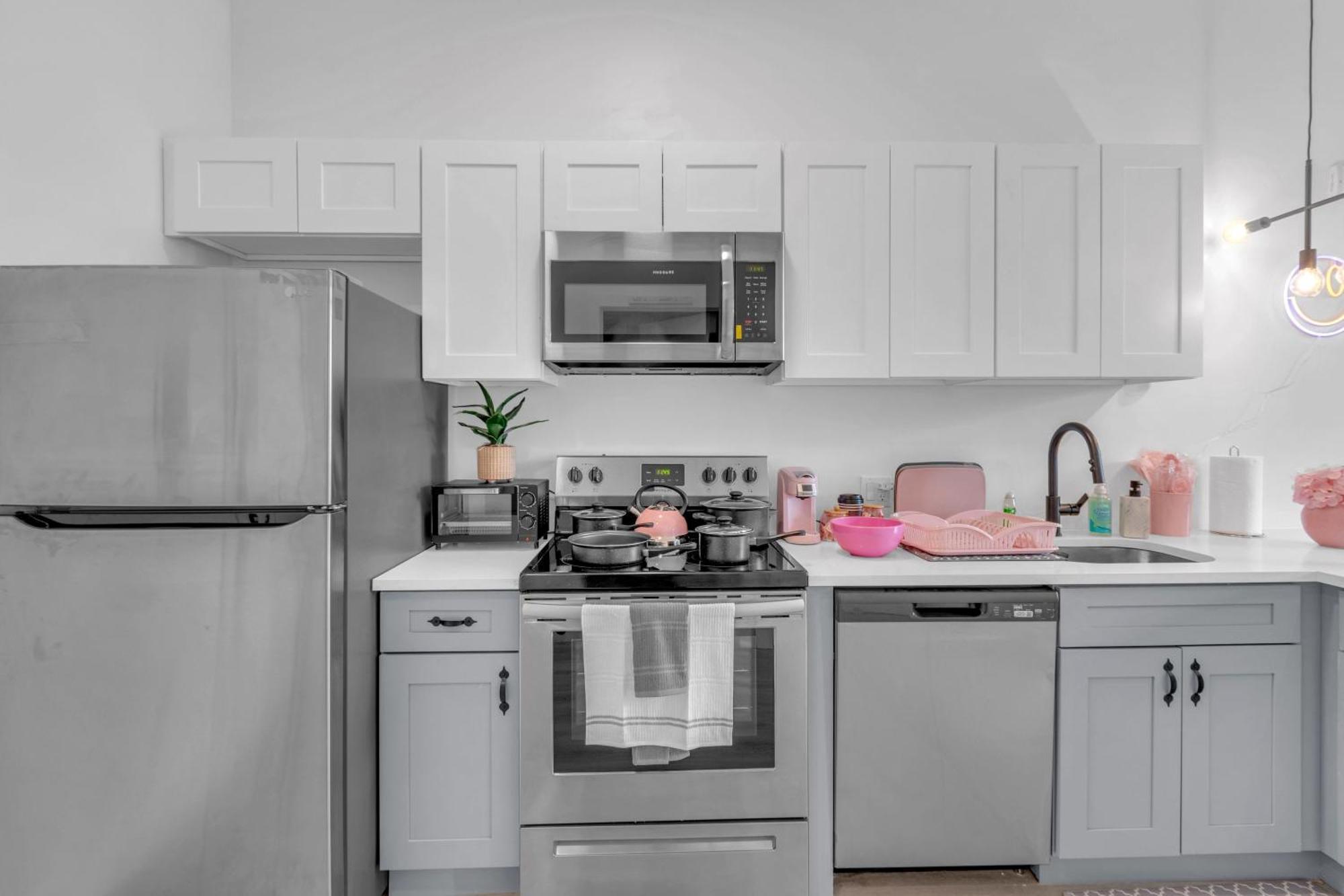 Appartamento Pink Heaven Indoor Pool, Free Parking, Near Nyc Elizabeth Esterno foto