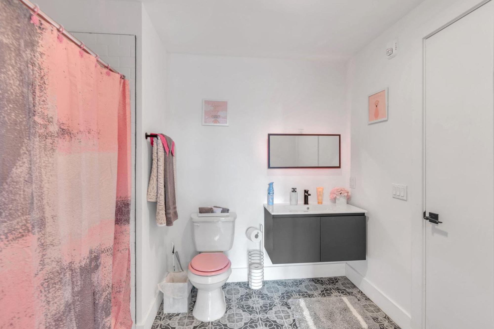 Appartamento Pink Heaven Indoor Pool, Free Parking, Near Nyc Elizabeth Esterno foto