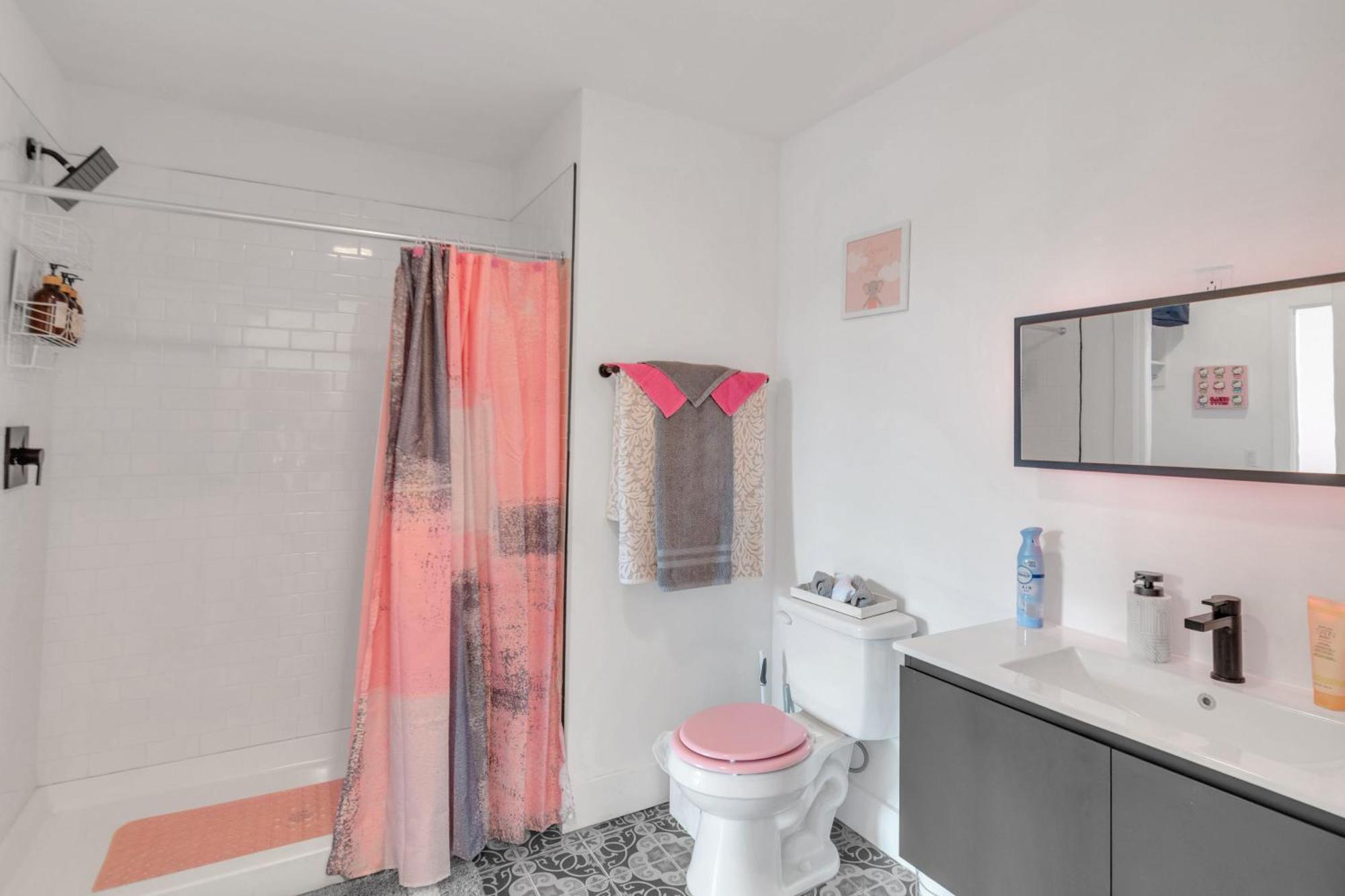 Appartamento Pink Heaven Indoor Pool, Free Parking, Near Nyc Elizabeth Esterno foto
